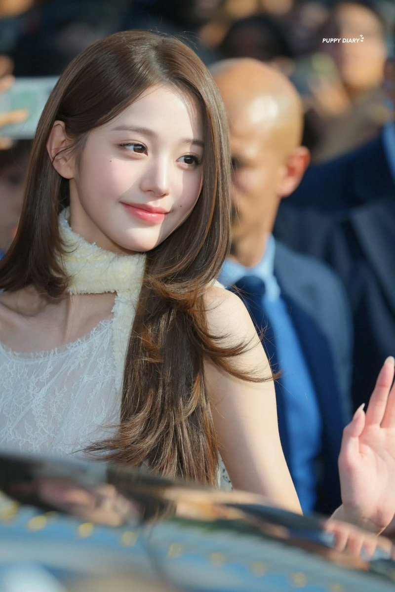 Jwyezt's tweet photo. Jang Wonyoung graces the Dior Paris Fashion Week runway, where ethereal lace meets timeless Dior elegance. A modern Parisian princess is here 🤍

#JANGWONYOUNG
#WONYOUNG
#WonyoungDiorSummer27
#DiorSummer27 @Dior https://t.co/aGzmkJu5AQ