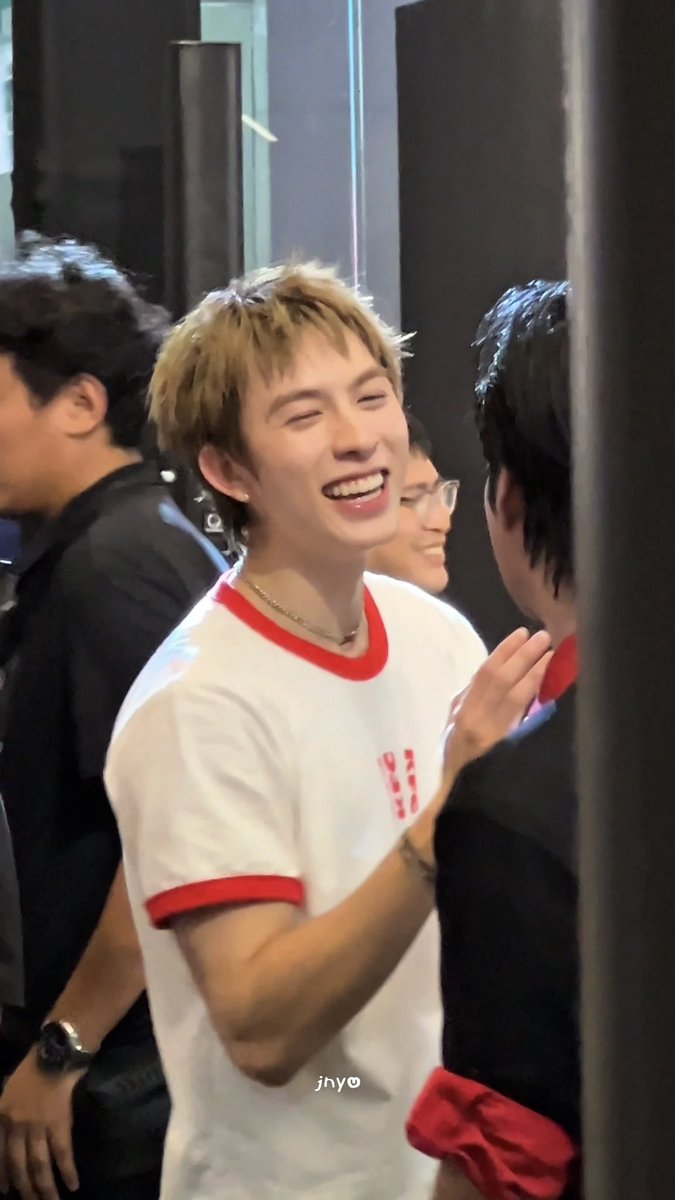 bbbboddu's tweet photo. ยิ้มของเธอมันทำให้ใจผมหายดี วันนี้อ้วมแฮปปี้ ได้กิมไก่ทอดดด t — t )♥️🗯️ https://t.co/vy4gQW0Fne