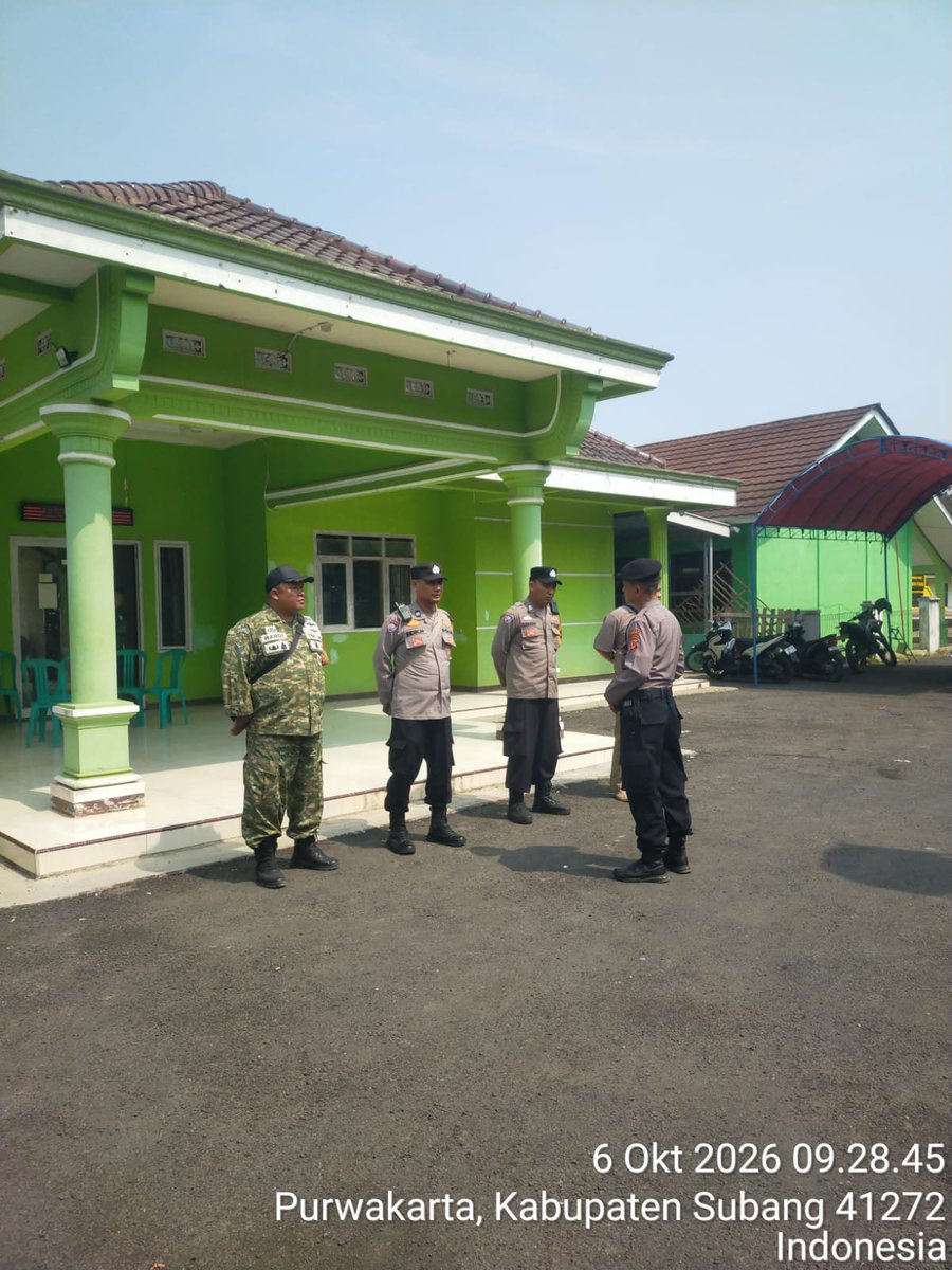 HumassekCpdysbg's tweet photo. Iptu H. Subur Mulyana SH Panit SAMAPTA Polsek Cipeundeuy pimpin Apel Pratugas pengamanan penetapan balon menjadi calon, penyerahan SK dari panitia kepada Calon, Desa Cimayasari https://t.co/V34WMUC5LW