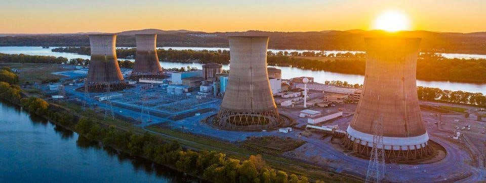 Opiatedelasmasa's tweet photo. AI data centers are creating an electricity race.

Google just partnered with $CEG for massive long-term nuclear power.

$VST is moving on the same theme.

Power = the next AI bottleneck. ⚡️

#AI #Stocks #Energy #NuclearEnergy #Investing https://t.co/AuvS6Flin6
