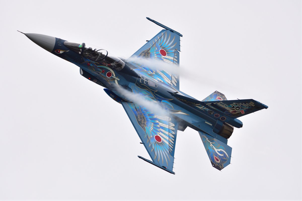 surf1303's tweet photo. 午前中の機動飛行展示。特別塗装機の離陸、低高度からのレフトターンはすごかったなぁ。
#松島基地航空祭2026
#21SQ
#ブルーよりも蒼い方 https://t.co/9z1Y5lLdvV