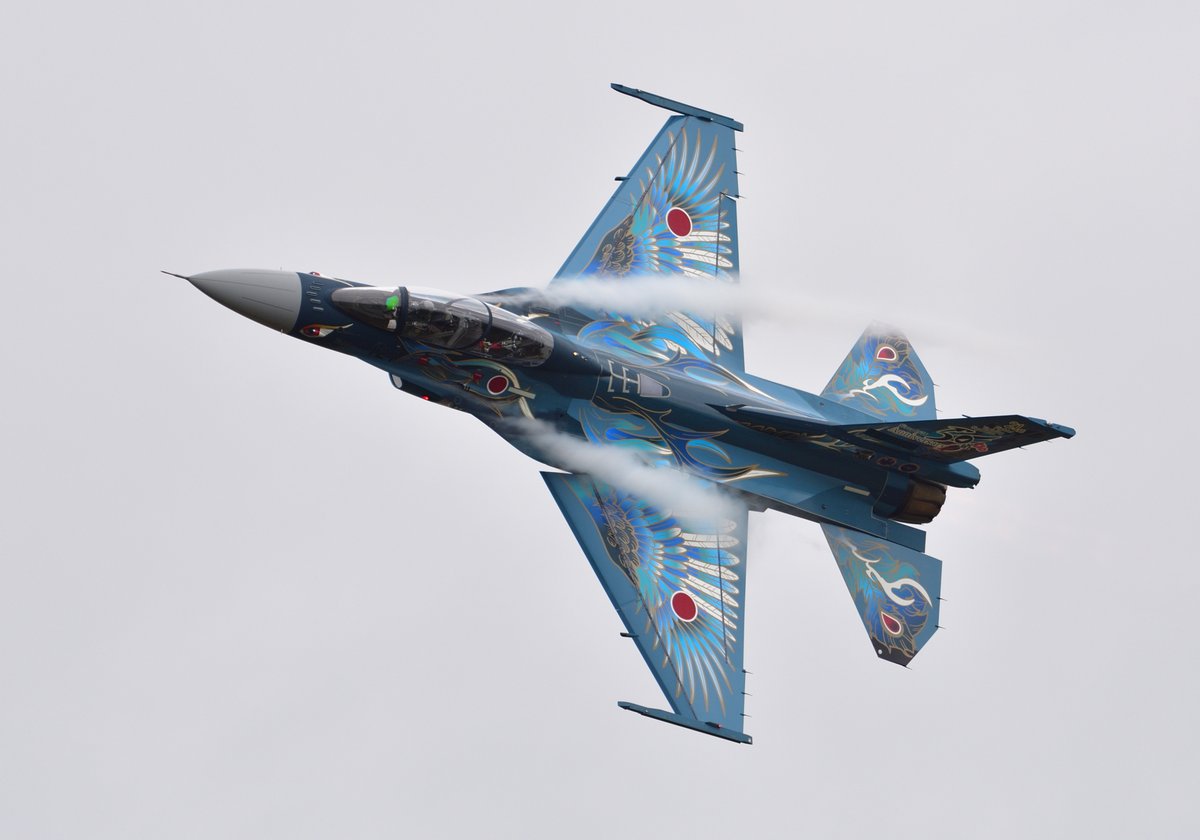 surf1303's tweet photo. 午前中の機動飛行展示。特別塗装機の離陸、低高度からのレフトターンはすごかったなぁ。
#松島基地航空祭2026
#21SQ
#ブルーよりも蒼い方 https://t.co/9z1Y5lLdvV