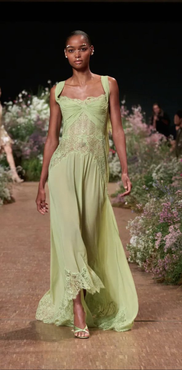 rosev1207's tweet photo. Elie Saab: Spring 2027 RTW PFW Collection https://t.co/wyrWiQlYMo