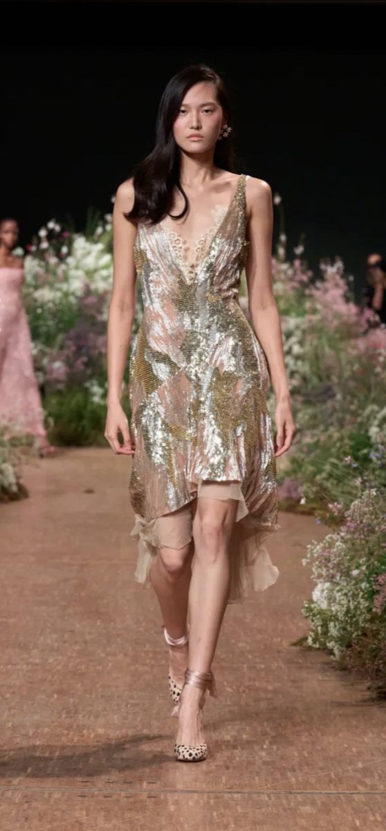 rosev1207's tweet photo. Elie Saab: Spring 2027 RTW PFW Collection https://t.co/8MzUDsoKxW