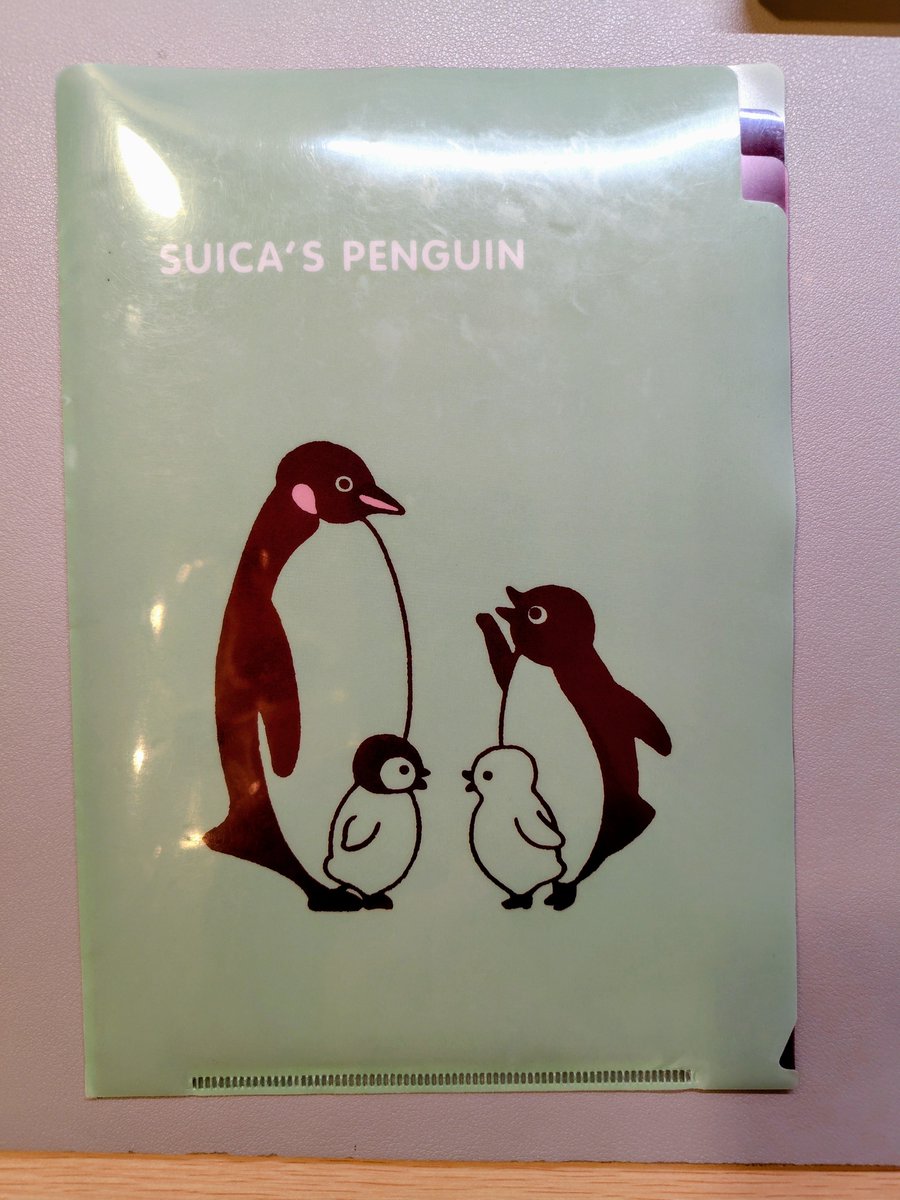 educareroom's tweet photo. 坂崎ちはる先生のアデリーペンギンとエンペラーペンギンのイラスト。私はペンギンの中ではエンペしかも大人が一番好きです。ずんぐりむっくりよたよた歩きがなんか中年の悲哀を感じさせ自分とも重ね合わせてしまうので😂Suicaペンギン卒業に悲しみの声が多くて改めてちはる先生のすごさを体感🐧 https://t.co/NyQpQtTP02