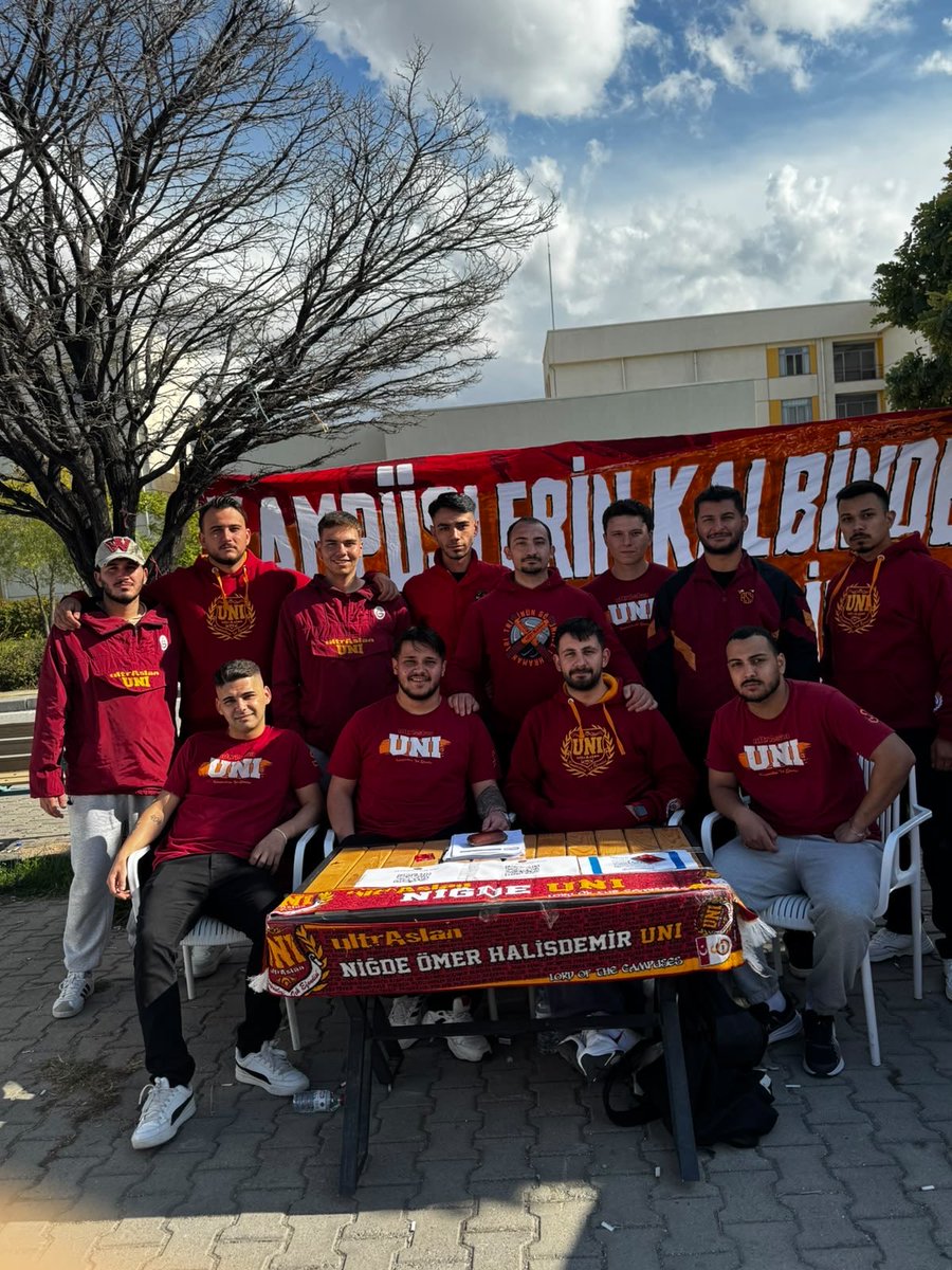 uAUNINigde_'s tweet photo. KAMPÜSLERİN KALBİNDE GALATASARAYIN PEŞİNDE! 

|STAND GÜNLÜKLERİ|1 
Standımız Kampüs Çarşı önünde üye alımına devam etmektedir. Arma sevdalısı tüm kardeşlerimizi aramıza bekleriz. 

#BüyükAileninParçasıOl #ultrAslanUNI https://t.co/Un4WHfNy1z
