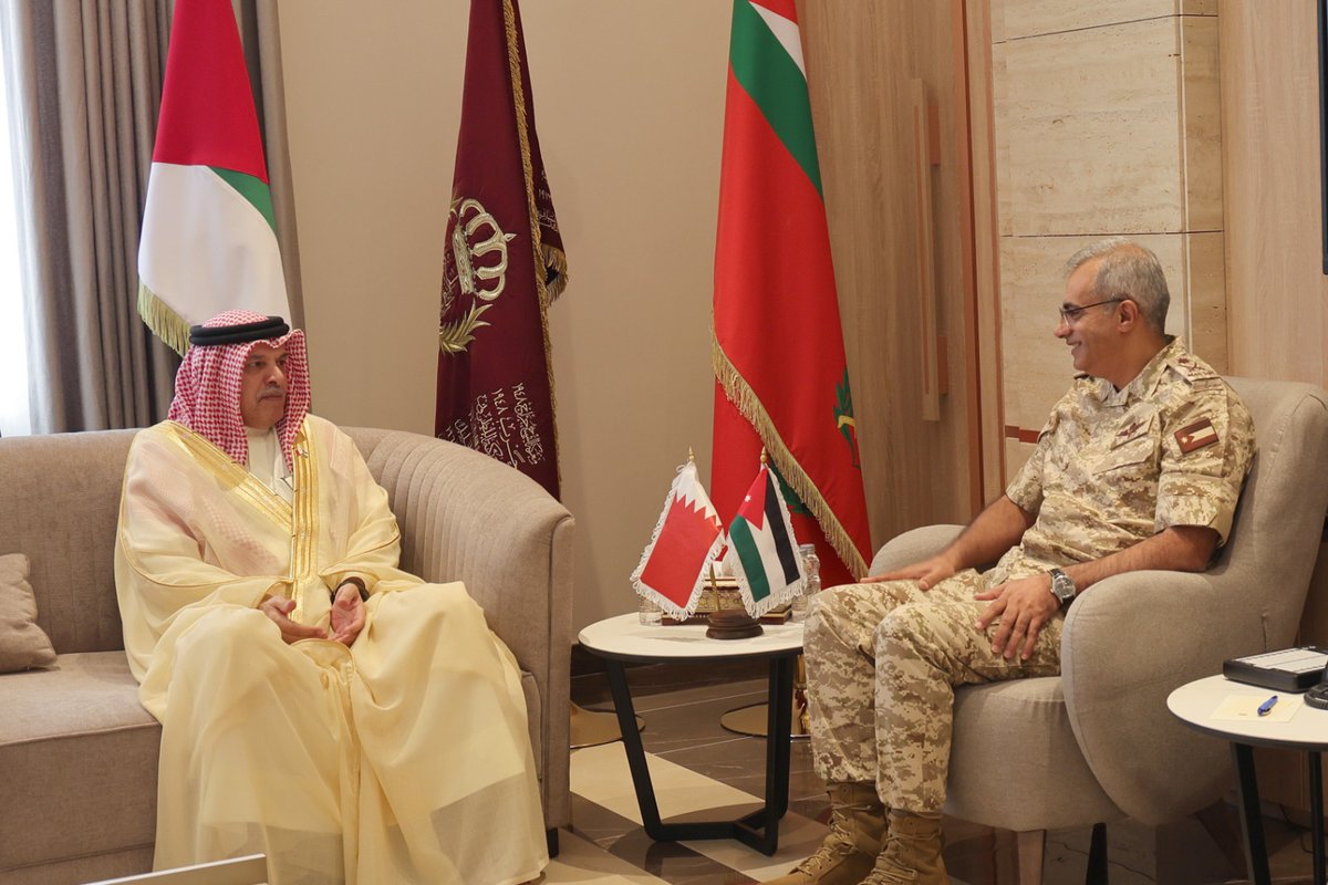 BahrainEmbJO's tweet photo. قام سعادة السفير الشيخ خليفة بن عبدالله بن حمد آل خليفة، يرافقه العقيد الركن الدكتور ابراهيم سعد البوعينين الملحق العسكري، بزيارة  عطوفة اللواء الركــــن مجدي محمد حماد الحراسيس رئيس هيئة الأركان المشتركة في المملكة الأردنية الهاشمية  الشقيقة. https://t.co/5jTZ02zwXr
