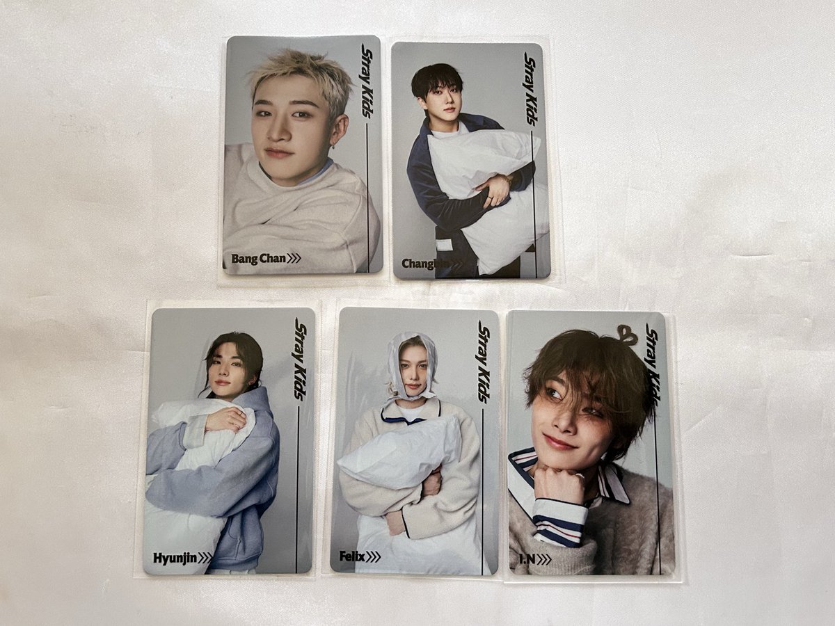 yunleechan's tweet photo. stray kids スキズ　straykids 　run it 交換　ランダム フォトカード　フォトカ popup ポップアップ　オンライン　特典 トレカ

【譲】画像1・2(🐺)🐖🐇🦙🐿️🐥🦊
【求】リノ>>スンミン

リノアップ優先🙇‍♀️
ゆるく特典リノも求めております。
お気軽にお声掛けください。 https://t.co/x2eFMeFYWC