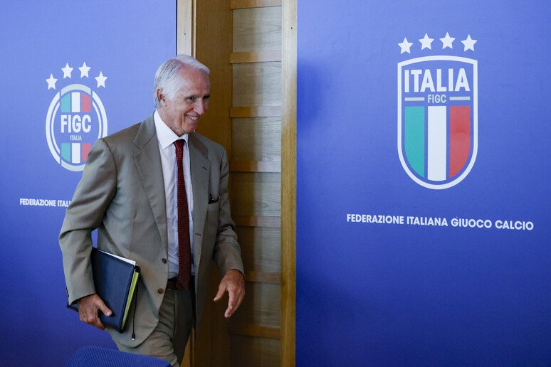 SimoneMenico's tweet photo. Figc commissariata decade quindi Malagò da presidente. A capo del commissariamento ci sarà Malagò per traghettare fino a nuove elezioni Figc dove molto probabilmente ci sarà un candidato unico: Malagò.

Un paese finito guidato da dinosauri.

Tutto cambia affinché nulla cambi. https://t.co/S1gPgRISt9