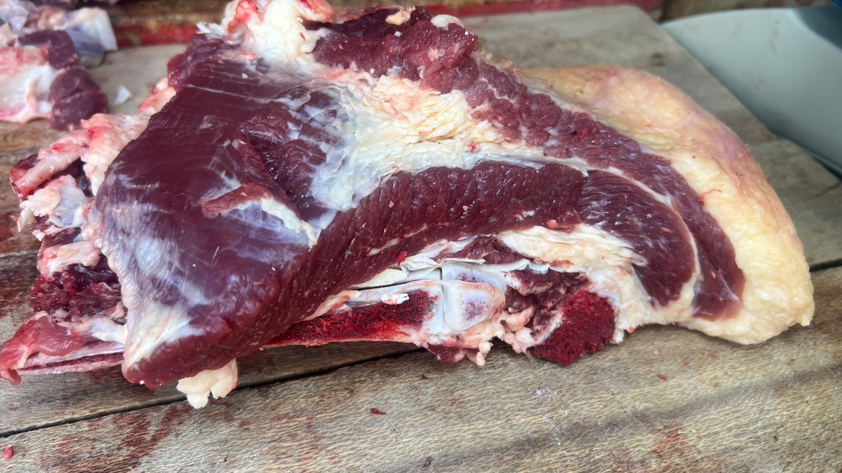 001__Eric's tweet photo. The secret to a sweet and tastier meat; avoid boiling it with water... Let its own fat do the work. Use low heat 🤤 https://t.co/AUPjd7HLZp