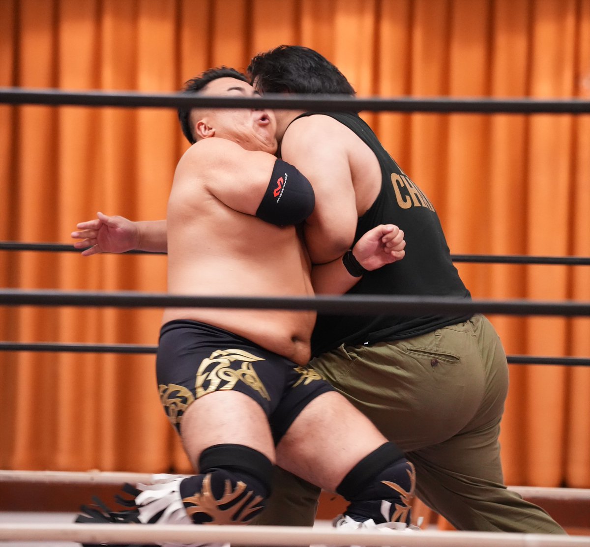 Namjunkzone's tweet photo. 牛久vsハミはアマではなかなかないスーパーヘビー対決。
#RAW94 https://t.co/a0ZzTqFdqO