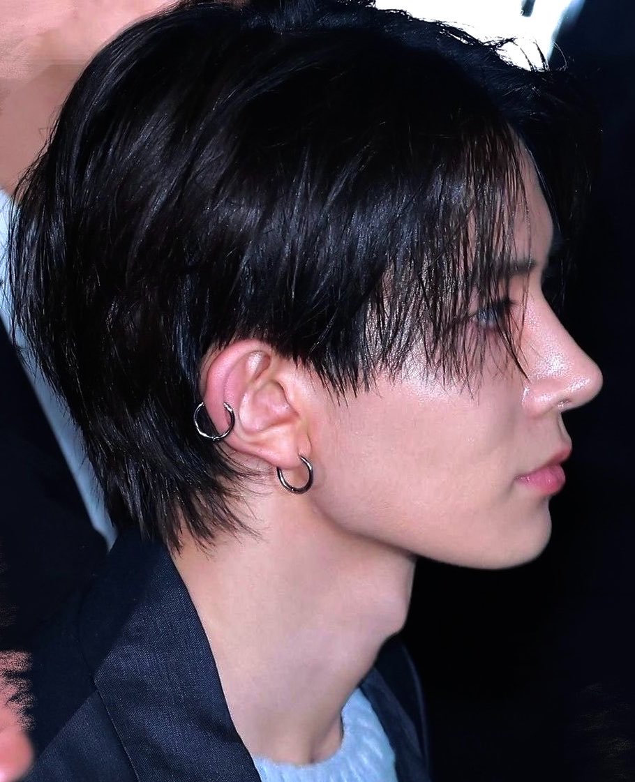 heeiov's tweet photo. the kind of side profile you'd go to war for https://t.co/rCOcDzbcLN