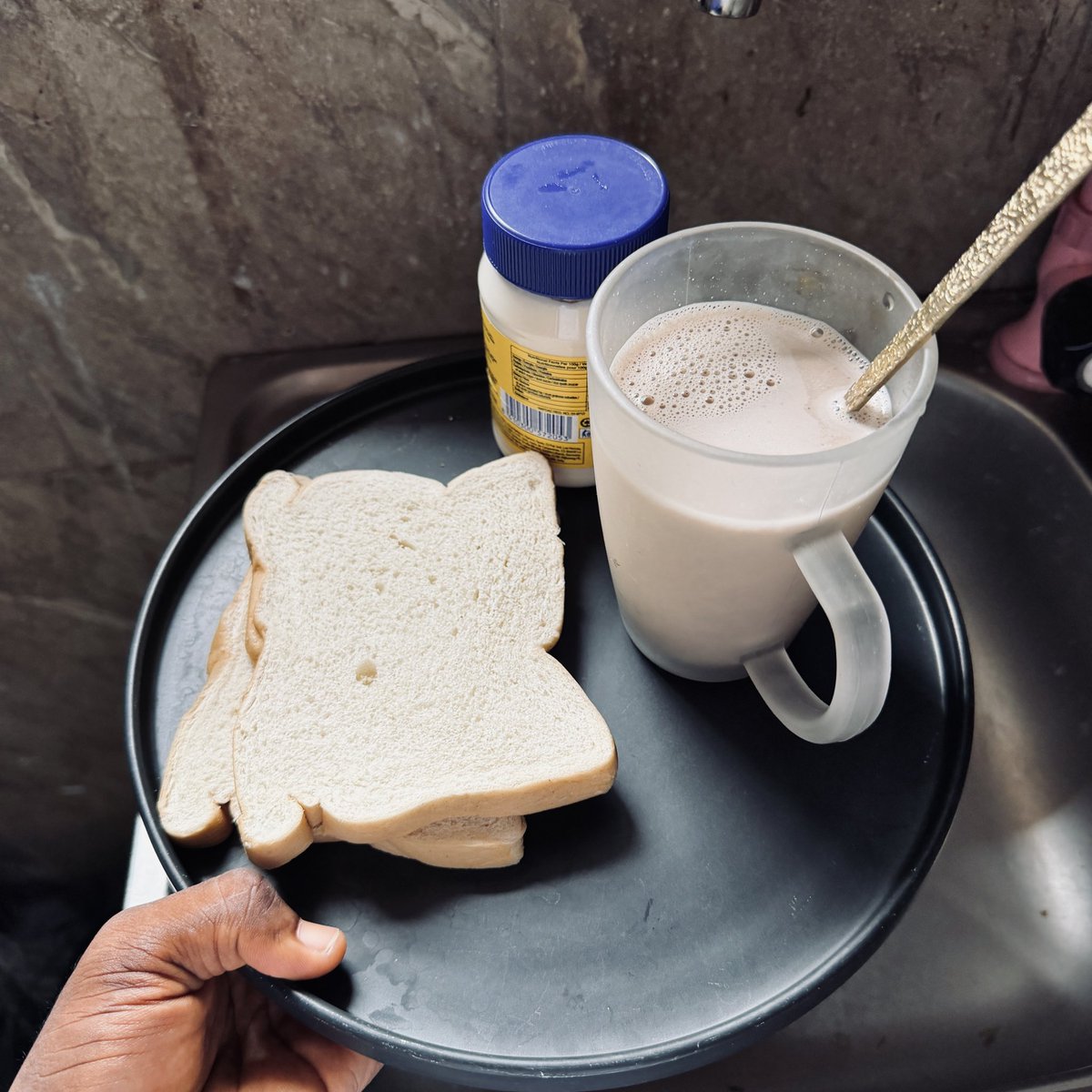 e_godswill01's tweet photo. Just 2 slice of bread and tea, Abi how Oyinbo Dey do am again? 
But incase I nor tweet again, just know say I done faint for inside my room. https://t.co/XWVstD4YKn