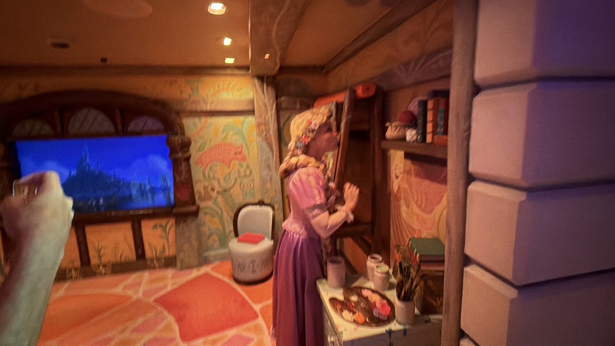 laughingplace's tweet photo. Our first stop on the scavenger hunt for the #DisneyBelieveReveal brought us to the Oceaneers Club where Rapunzel and Pascal had a clue and a small bucket for us. https://t.co/AorDzLIZzt