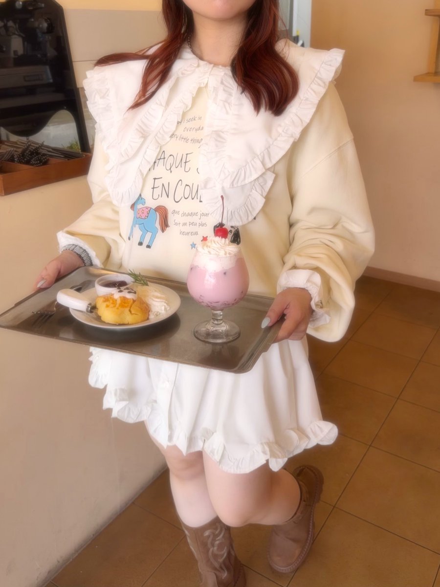 like_butter__'s tweet photo. フリフリワンピにスウェットをレイヤードしてカフェ巡り*.+ﾟ
店内はハロウィン仕様で可愛かった👻

#日常垢 #日常垢さんと繋がりたい #日常 #お洒落さんと繋がりたい #カフェ https://t.co/uFfcesj0Cu