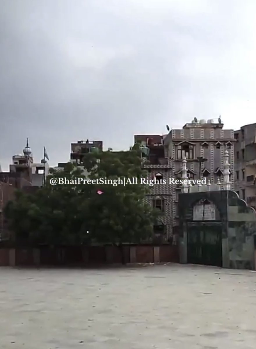 swati_gs's tweet photo. ANOTHER IMPACT

In a really shocking case of land grab, a Qabristan-Idgah-Dargah has been raised over a whopping 2,55,000 square feet of govt land in Delhi's Mustafabad 

Nobody noticed or acted, until @BhaiPreetSingh  researched and went to court with evidence 

Today, after a hearing, notices have been issued to the Dargah, Idgah, Karbala and Qabristan committees, along with various Delhi govt departments 

The land in question is a water body at Khasra no 368/1 in village Mustafabad - 28 Bigha 2 Biswa parcel

Heroes of the day - @BhaiPreetSingh @VikasNagwan @adumeshsharma 

Fight for truth has officially begun. Illegal structures will be razed - no matter how aggressively communal forces deploy 'under threat' propaganda

We will expose as well as defeat the land mafia in courts

@sewanyaya  
@RashtraJyoti