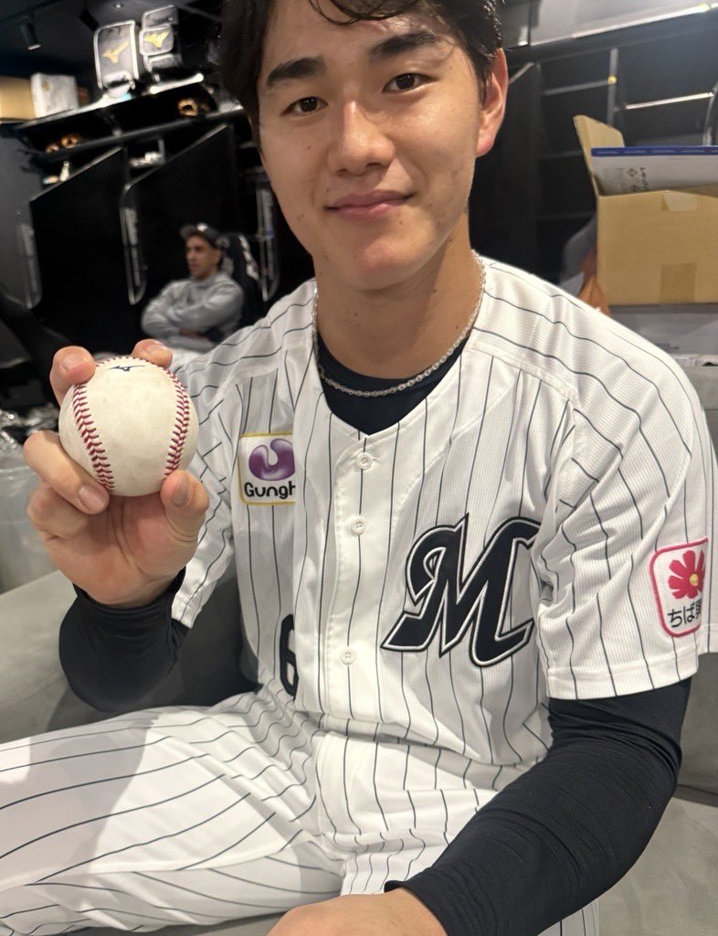 chibalotte_pr's tweet photo. 最終戦に安打を放ち、最多安打のタイトルを手にした #西川史礁 選手。
「ファンの皆さまが打たせてくれた1本。この日のことは一生忘れません。ありがとうございました！」と話していました。
#chibalotte #広報 https://t.co/93Lp4Knc5L