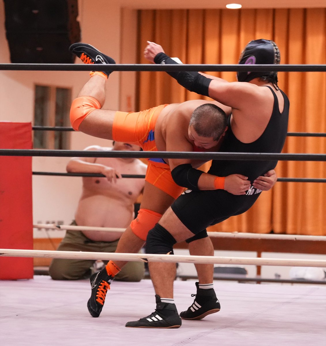 Namjunkzone's tweet photo. 藪木選手、ハミ選手のラリアット2発で敗退。
#RAW94 https://t.co/i0wwkFCB2T
