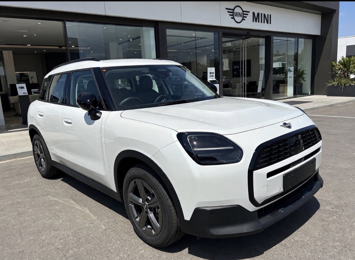 Manpolene's tweet photo. MINI COUNTRYMAN 
#lagoslife #SUPERAGENTPP Olise
#SportyBetAnswerUs Fungo Labs
#BBNaija The Lord Reigns https://t.co/kJnoGr8HpG