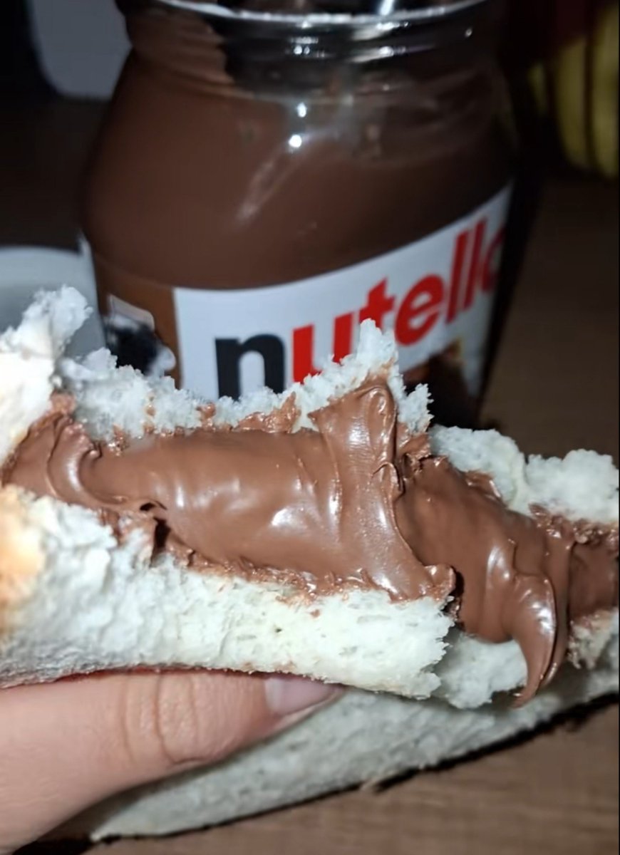 luvmoonv's tweet photo. hi i'm new to #edtwt im eating this rn is it low cal? https://t.co/CoGCs1Gprp