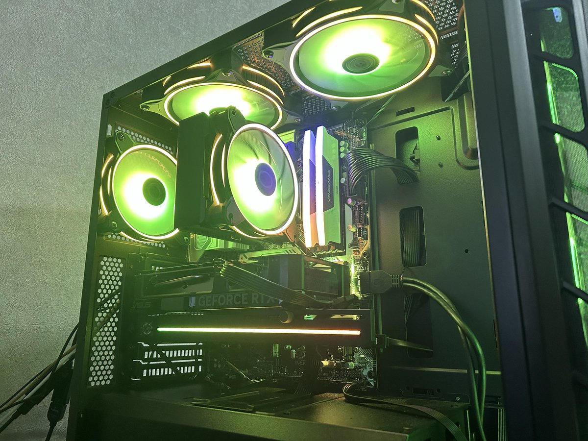 freedomgbvs's tweet photo. 買い替えの為買ってくださる方募集
3年前に組みました
Windows11HOME
グラボ　RTX4060
CPU CORE i5 13400F
マザボ　Z790 Pro RS
メモリ　Corsair CMH32G X5M2B5200C40W
電源　850W
SSD1TB HDD1TB
ケース　クーラーマスター
あとRGBファン後付けしてます
希望12万
フォロワーさんで希望者いればうれしい https://t.co/FS1K9I6McC