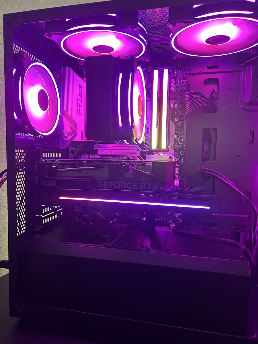 freedomgbvs's tweet photo. 買い替えの為買ってくださる方募集
3年前に組みました
Windows11HOME
グラボ　RTX4060
CPU CORE i5 13400F
マザボ　Z790 Pro RS
メモリ　Corsair CMH32G X5M2B5200C40W
電源　850W
SSD1TB HDD1TB
ケース　クーラーマスター
あとRGBファン後付けしてます
希望12万
フォロワーさんで希望者いればうれしい https://t.co/FS1K9I6McC