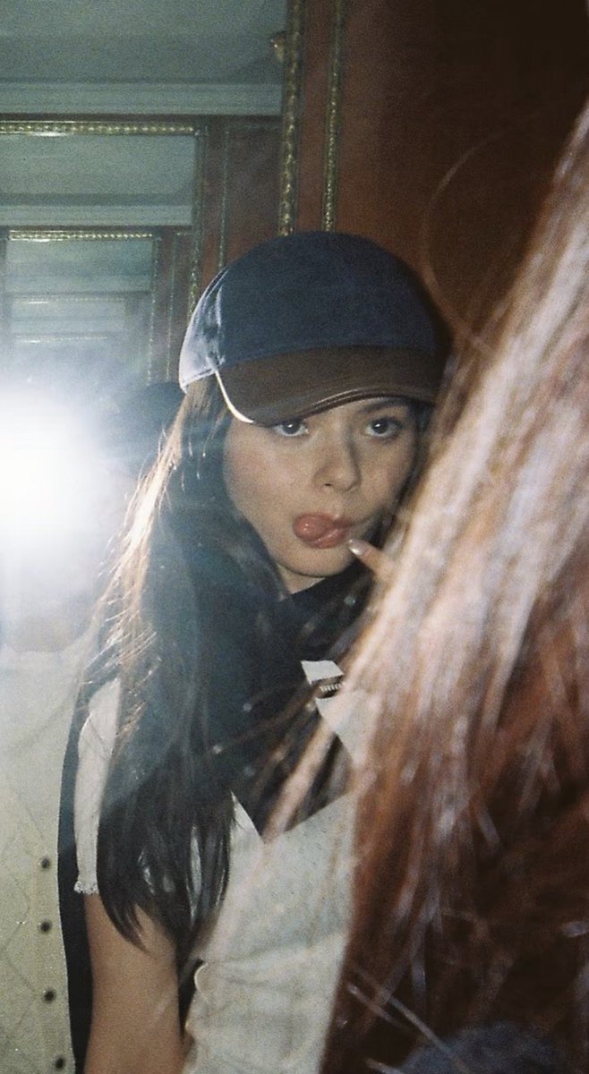 kieutou_serbia's tweet photo. REBECCA OH MY GOD 

#MiuMiuSS27xBecky https://t.co/TGfZOHEHqz