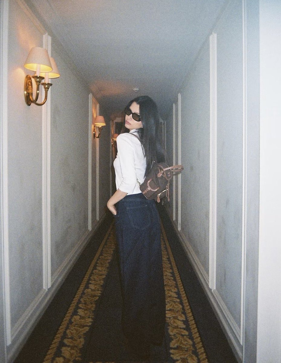 kieutou_serbia's tweet photo. REBECCA OH MY GOD 

#MiuMiuSS27xBecky https://t.co/TGfZOHEHqz