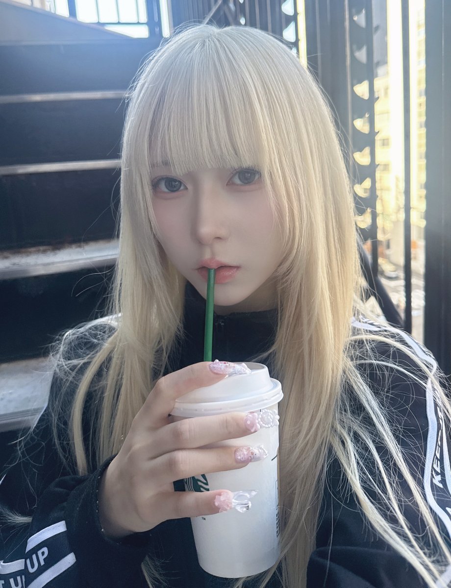rei_lxl's tweet photo. キャラメルマキアートしか飲まない https://t.co/kbCdABO4Ar