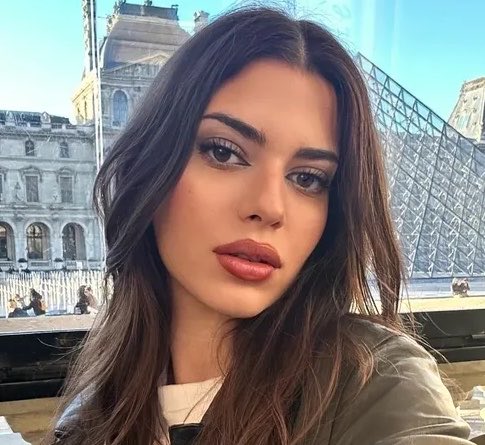 gagahaberyeni's tweet photo. Derin Talu: “Kadın gibi görünmüyorsanız kadınlar tuvaletine girmeyin.

Kendini kadın gibi hissediyor olabilirsin, ilk bakışta kadın gibi gözükmüyorsan girme.

Öbür türlü ben seni erkek olarak görüyorum ve tuvaletimde istemiyorum.” https://t.co/E2xbVy7F0k