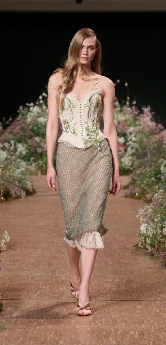rosev1207's tweet photo. Elie Saab: Spring 2027 RTW PFW Collection https://t.co/wyrWiQlYMo