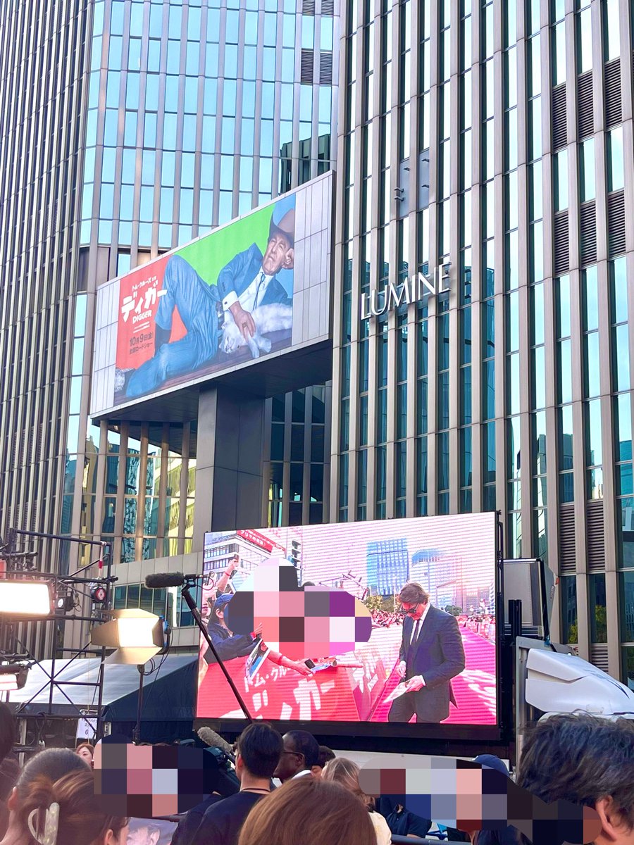 isobemochi5's tweet photo. レッドカーペット行って参りました🏃‍♀️
トムの日の初来日とのことで、会場の温かい空気感と盛り上がりを味わえて幸運でした。
イニャリトゥ監督のサインを頂けたの��、まさにみなさんの温かさのおかげです🫶
#DIGGER 
#映画ディガー https://t.co/ySuotCD5xz