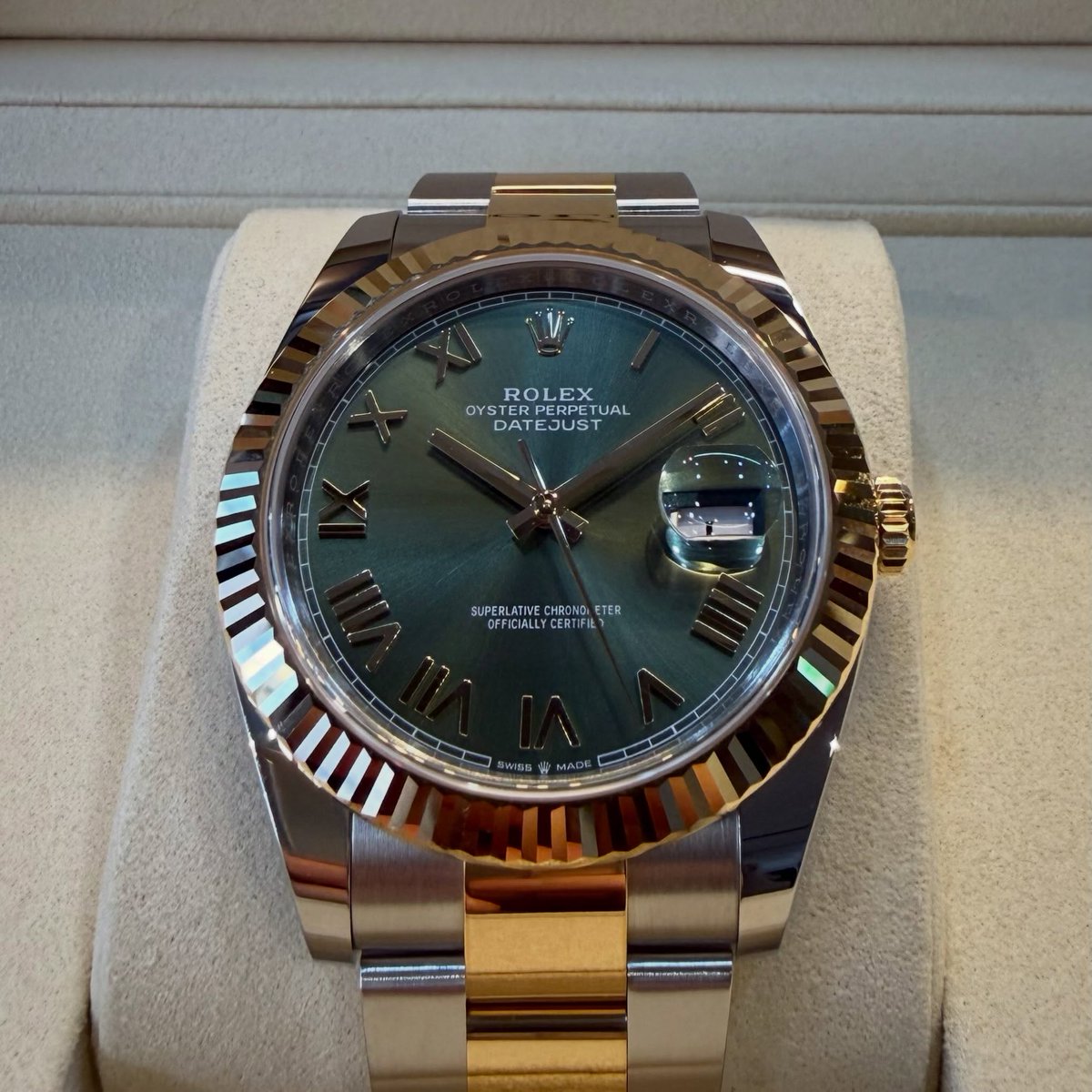 usedshop_wave's tweet photo. •
【デイトジャスト41•買取成立】
ROLEX デイトジャスト41 126333 オリーブグリーン 新品
・
デイトジャスト41 126333 オリーブグリーン文字盤をお買取させていただきました♪
また次回も是非よろしくお願いいたします。
・
ヴィンテージから新品までお探しのモデルがある方はお... https://t.co/VVLR5I9QYH