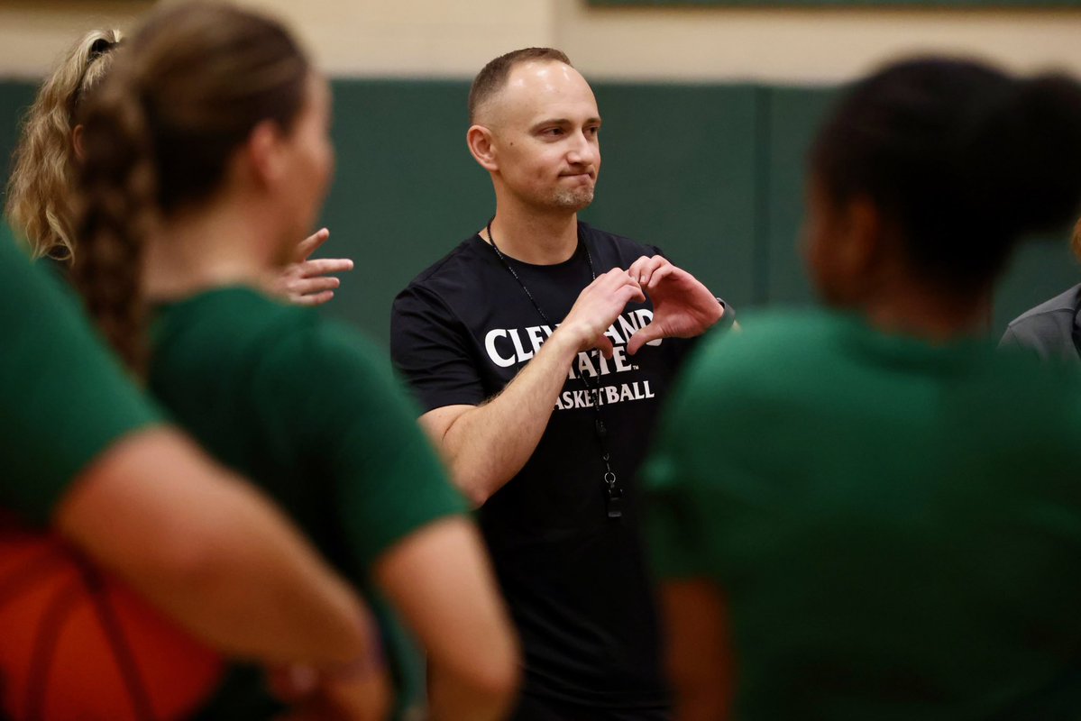 CSU_WBasketball's tweet photo. Happy Birthday @CoachBobDunn 💚 https://t.co/8ZJFNQ0OSn