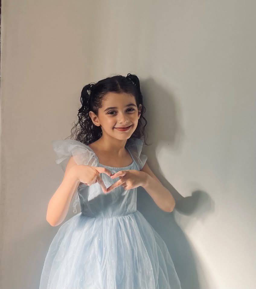 AsmaaMughari's tweet photo. هل يكون لتاريخ السابع من أكتوبر ذكرى أشدّ ألماً من صورة آية الأخيرة في السادس من اكتوبر 2023 .. في آخر لحظات الأمان .. في آخر عهد أمومتي قبل قتلها وأخيها.. https://t.co/KFgYNRsAoj