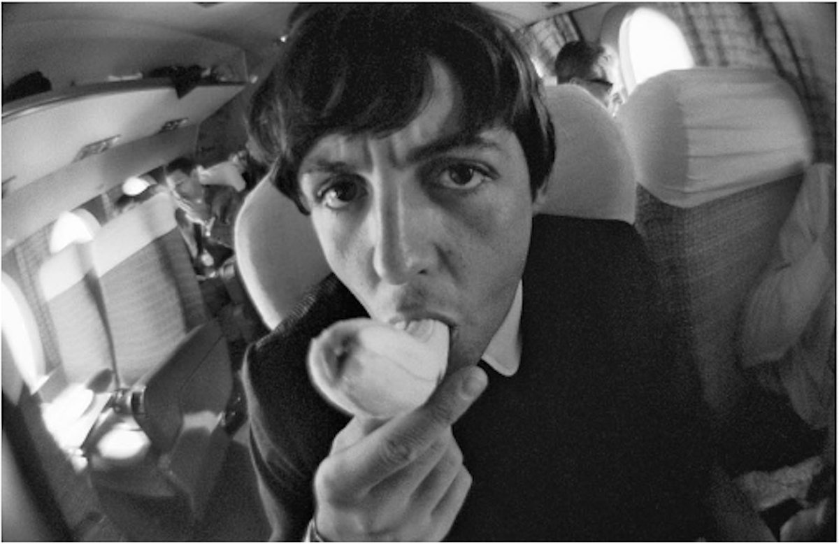 crypticbugs's tweet photo. George bravely calling Paul a cocksucker from beyond the grave https://t.co/vSEDKD1Lm7
