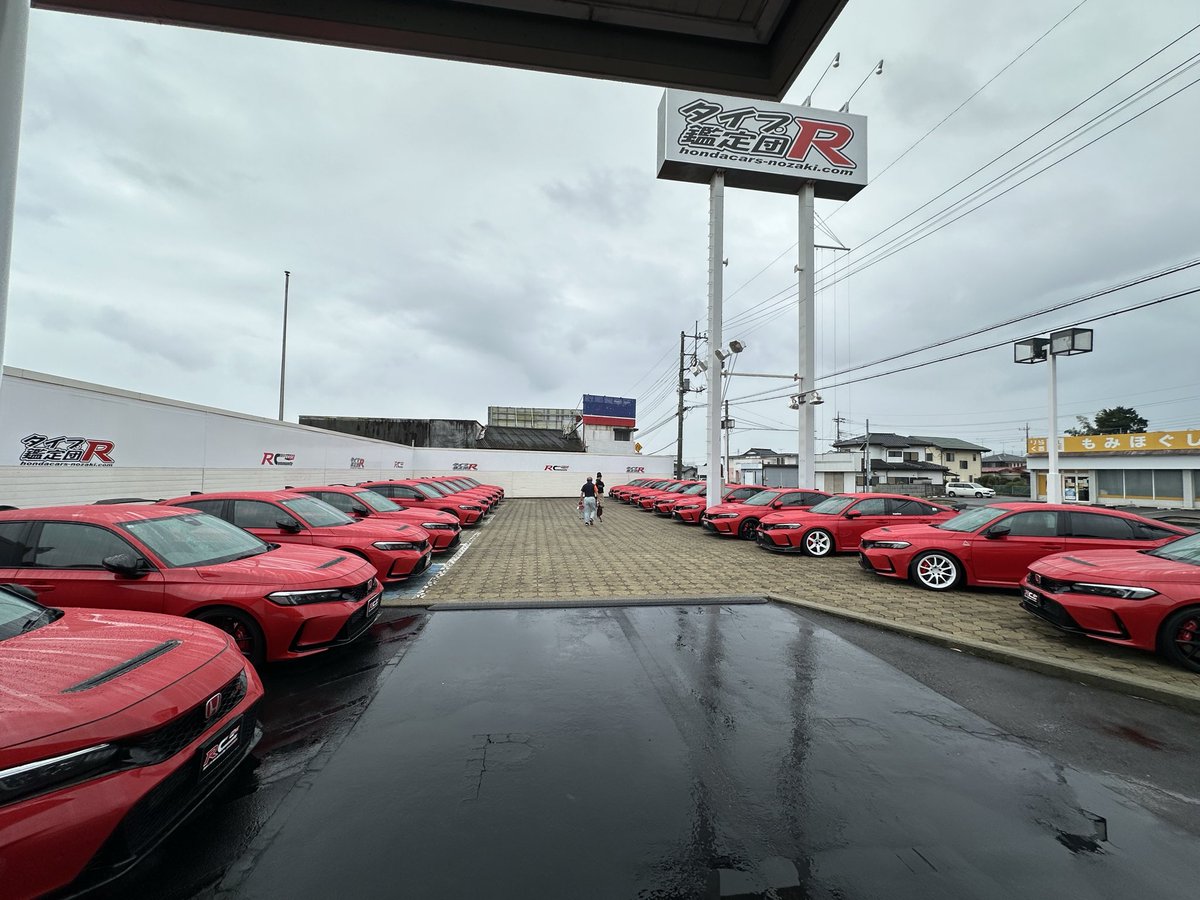 car_ele32's tweet photo. そういえばまだこれに乗ってたなぁ・・・
研磨&amp;コーティングしてビカビカで、赤だけのオフ会に行ったらしい(maybe)
#これを見た人は無言で去年の１０月の画像を貼る https://t.co/iFB1Xd70gL