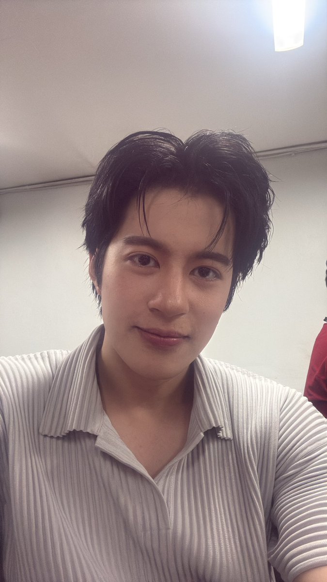 PROXIE_Official's tweet photo. สวัสดีครับ แวะมาทักทายรอบสุดท้ายก่อนจากลา แม้ยามโศกเศร้ากลีบกุหลาบร่วงโรยรา ก็มิอาจต้านทานความสดใสที่สะท้อนผ่านเข้ามาที่ดวงตา #พ้อกสีขอยึดพื้นที่สักวันนะเบบี
#PROXIE_SpiritsAwaken
#PROXIEGun https://t.co/ndCtTsQuNa