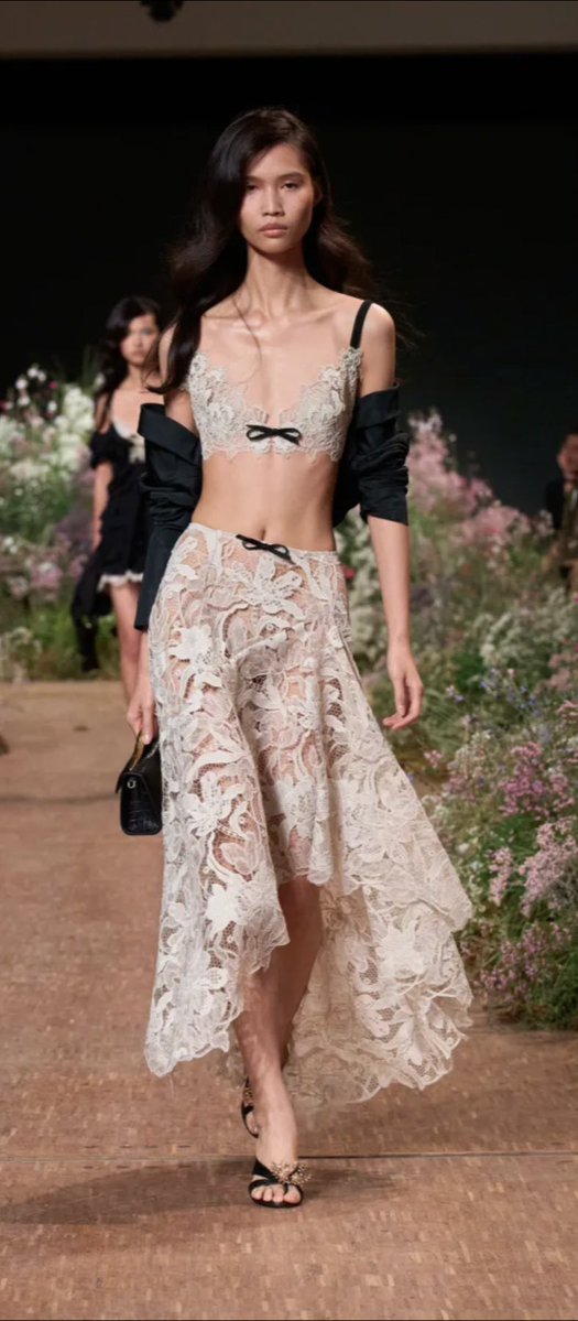 rosev1207's tweet photo. Elie Saab: Spring 2027 RTW PFW Collection https://t.co/NMIhMhZlnP