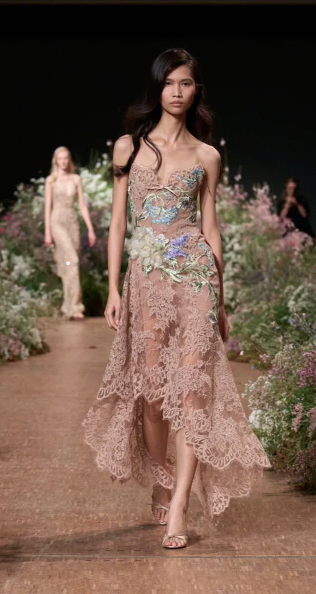 rosev1207's tweet photo. Elie Saab: Spring 2027 RTW PFW Collection https://t.co/8MzUDsoKxW