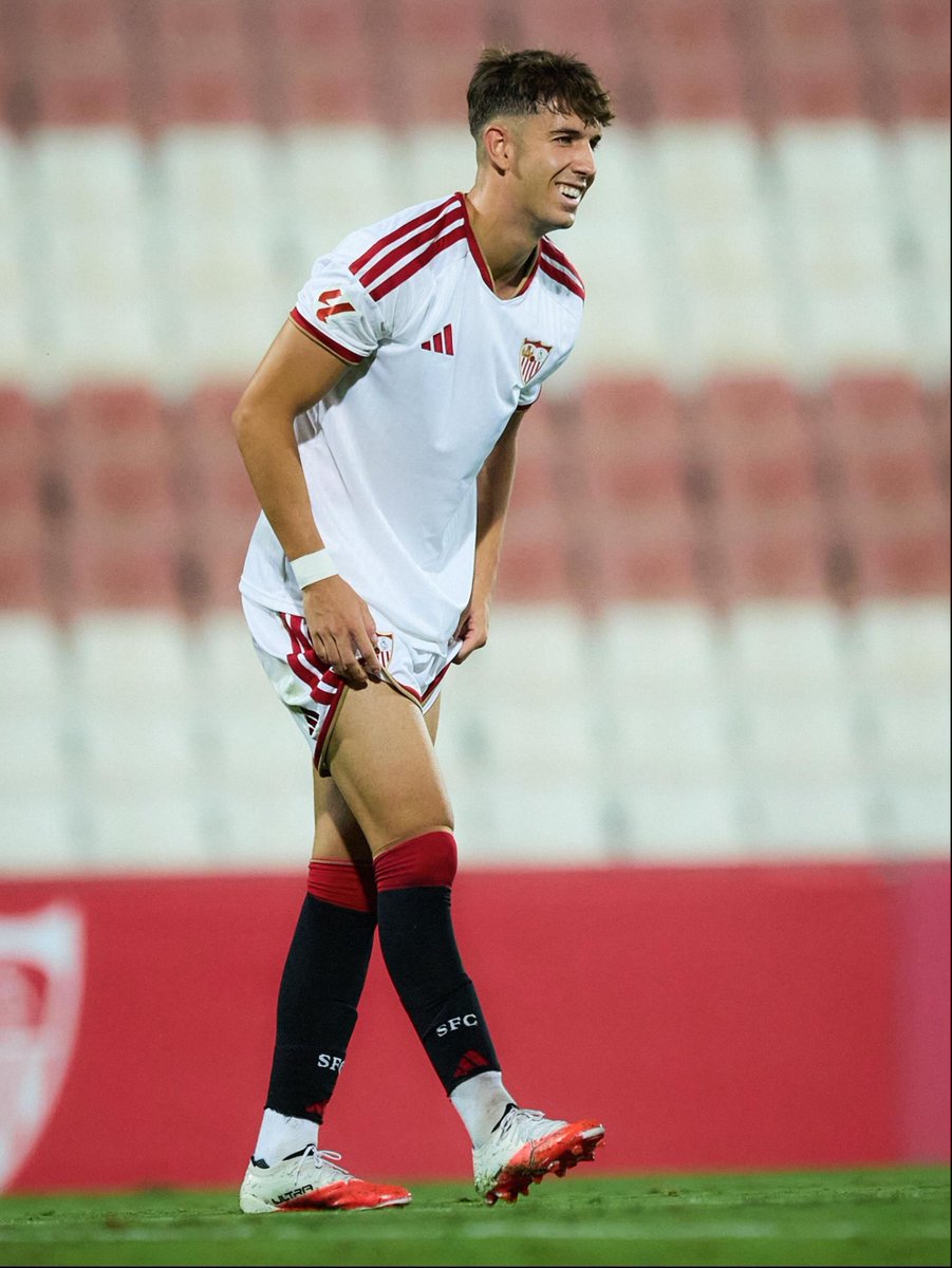 DailyFootyTakes's tweet photo. MIGUEL SIERRA IS ABSOLUTELY TAKING LALIGA BY STORM! 🇪🇸

From a €30k bargain signing to a starting spot at Sevilla FC. His market value just rocketed 23x from €300k to €7M in MONTHS.

At only 22, he’s turning defenders inside out and securing match winners for fun.

The $21.5M release clause on his 2029 contract is starting to look like pocket change for Europe's giants.

Sevilla have a serious superstar on their hands. Remember the name.