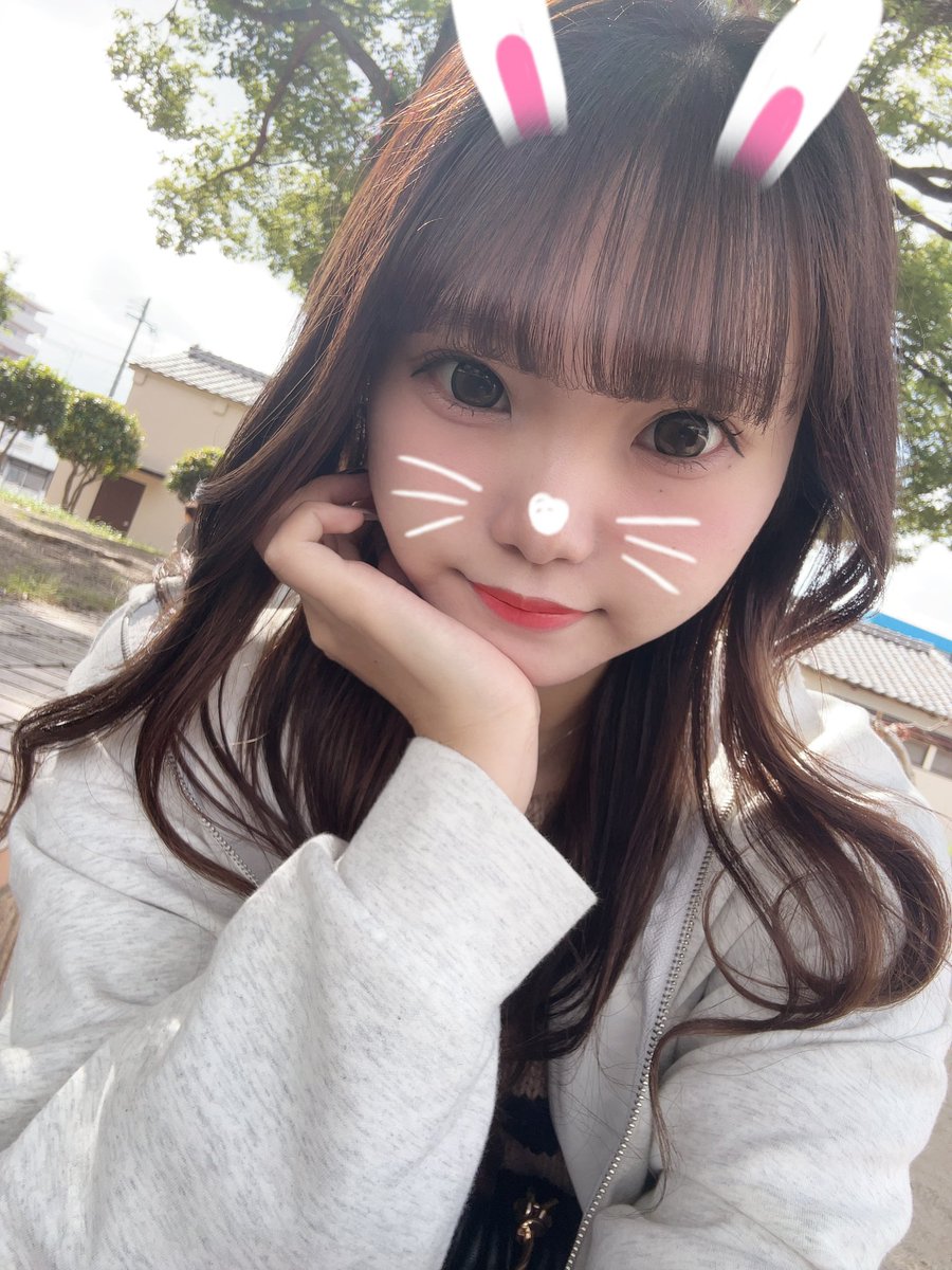 kirari0506's tweet photo. 久々に公園によった！
今日はね、ばあばにあったよ〜
東京行く前に会いたいってゆったらご飯行こーって🤍 美味しかった！
 #アイドル準備中 https://t.co/LWVXSSOGnD
