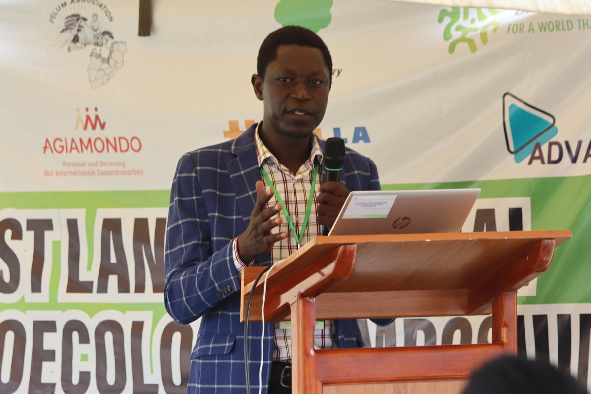 fapad16206's tweet photo. Mr. James Auna explains the Participatory Action Research Report to the attendees of the 1st Lango Regional Agroecology Symposium in Amolatar district.

Deepening Relevance, Strengthening Impact

#agroecology #naturalfoodsystems https://t.co/P4BF8MF6fv