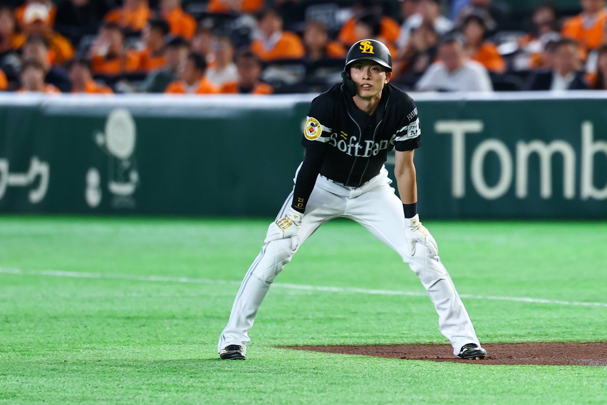 takafullc2's tweet photo. 【タイトル】

パ・リーグの全日程が終了し、タイトルホルダーが確定しました！

栗原陵矢選手が40本塁打で初の本塁打王！

同じく118打点で、初の打点王に輝きました！

近藤健介選手が出塁率.431で5度目の最高出塁率！

周東佑京選手が30盗塁で4年連続5度目の盗塁王です！

投手陣でも、杉山一樹投手が35セーブで2年連続のセーブ王となりました！