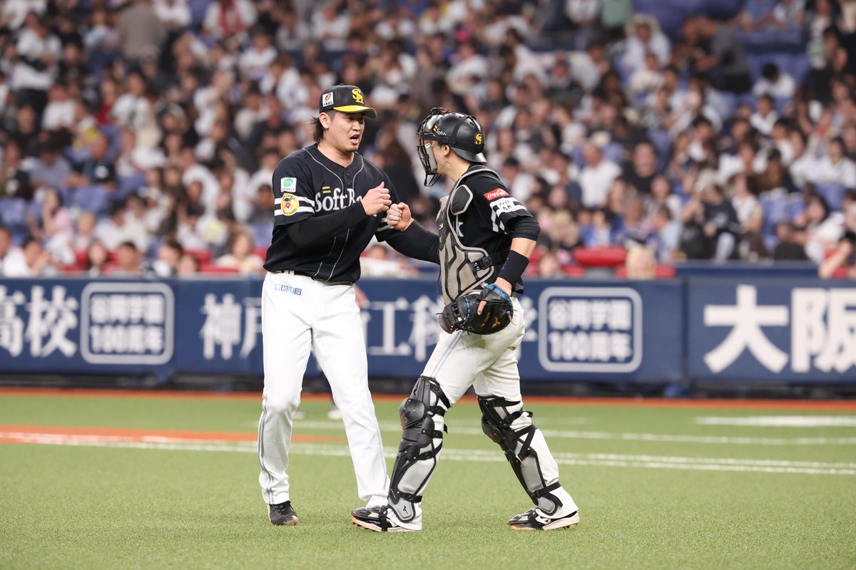 takafullc2's tweet photo. 【タイトル】

パ・リーグの全日程が終了し、タイトルホルダーが確定しました！

栗原陵矢選手が40本塁打で初の本塁打王！

同じく118打点で、初の打点王に輝きました！

近藤健介選手が出塁率.431で5度目の最高出塁率！

周東佑京選手が30盗塁で4年連続5度目の盗塁王です！

投手陣でも、杉山一樹投手が35セーブで2年連続のセーブ王となりました！