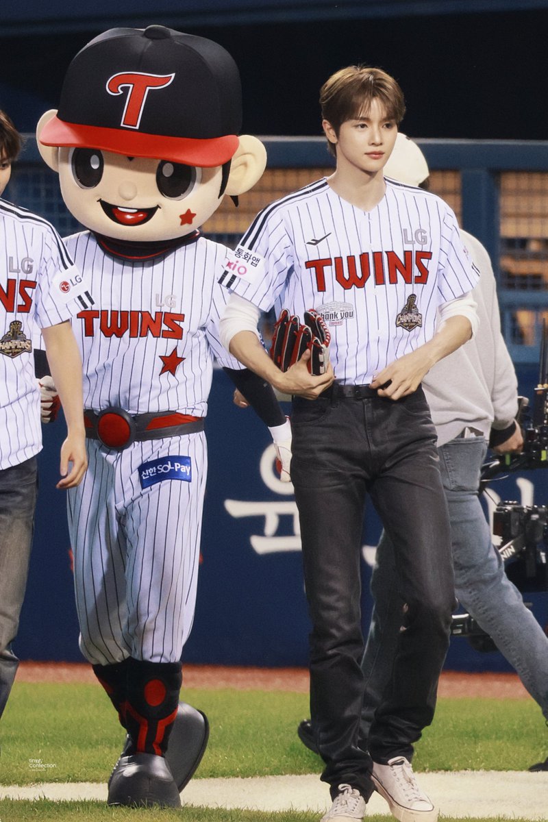 tinyConfection's tweet photo. +4⚾️
#SUNGCHANxLGTWINS #성찬LG시구 
#성찬 #SUNGCHAN #ソンチャン 
#RIIZE #라이즈 https://t.co/rCDLu5iQMs