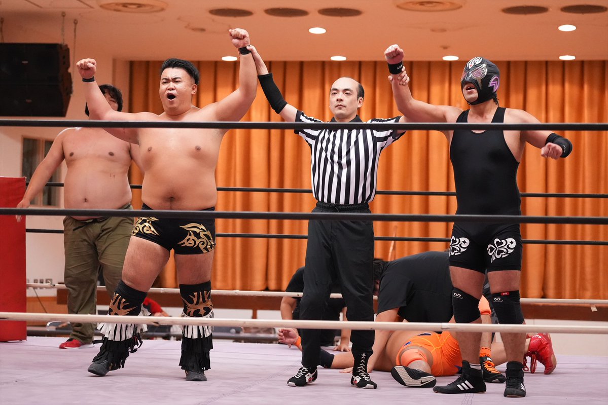 Namjunkzone's tweet photo. 藪木選手、ハミ選手のラリアット2発で敗退。
#RAW94 https://t.co/i0wwkFCB2T