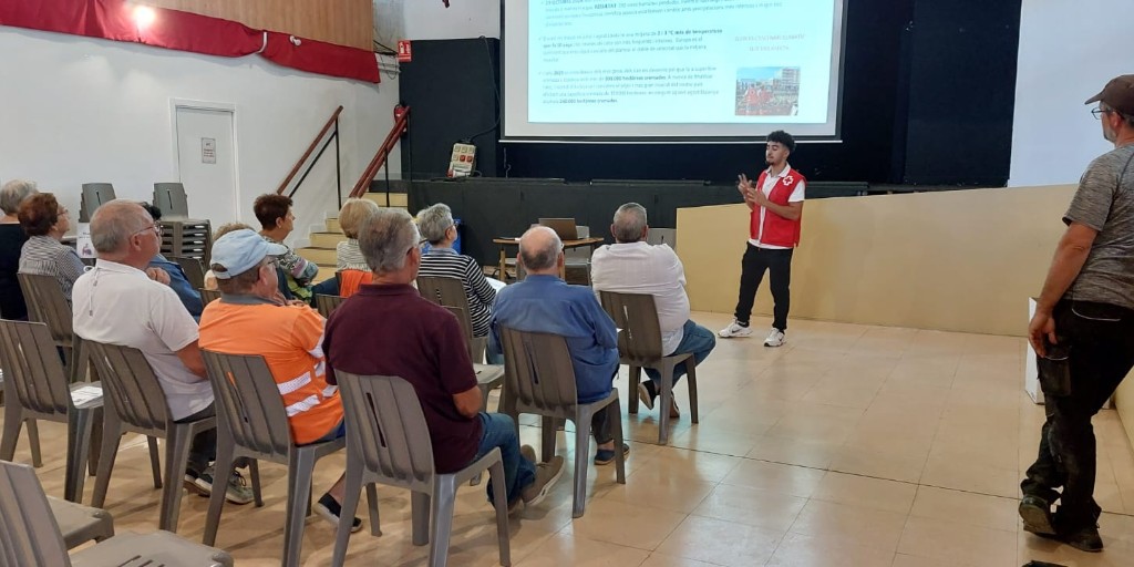 CreuRojaLleida's tweet photo. Com preparar-se per a desastres i emergències? Seguim amb les xerrades del projecte de Preparació i Prevenció de Desastres i Emergències adreçades a la població. En aquest cas, a Granyenya de les Garrigues @CreuRojaCAT https://t.co/fwvGLTzcOq