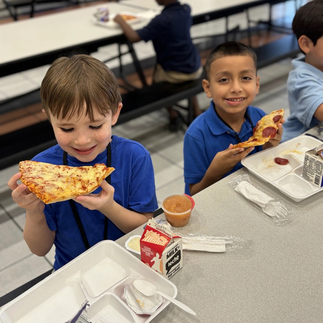 SpringISD_Meals's tweet photo. It’s Farm Fresh Challenge Month! We’re celebrating fresh, local foods our students love! Alpha Pizza from Waller, TX is always a cafeteria favorite, and Hiland Dairy in Tyler, TX provides delicious, nutritious milk! #FarmFreshChallenge #FarmFreshTexas @TexasDeptofAg @SpringISD https://t.co/zhSBUEzRcd