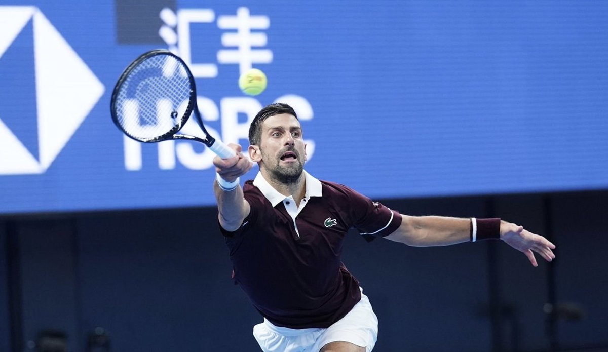 josemorgado's tweet photo. Novak Djokovic wins a FANTASTIC set of tennis in Beijing.

Leads Alex de Minaur 7-6(3) in the final.

One set away from title #102. https://t.co/je9vK3ha8y